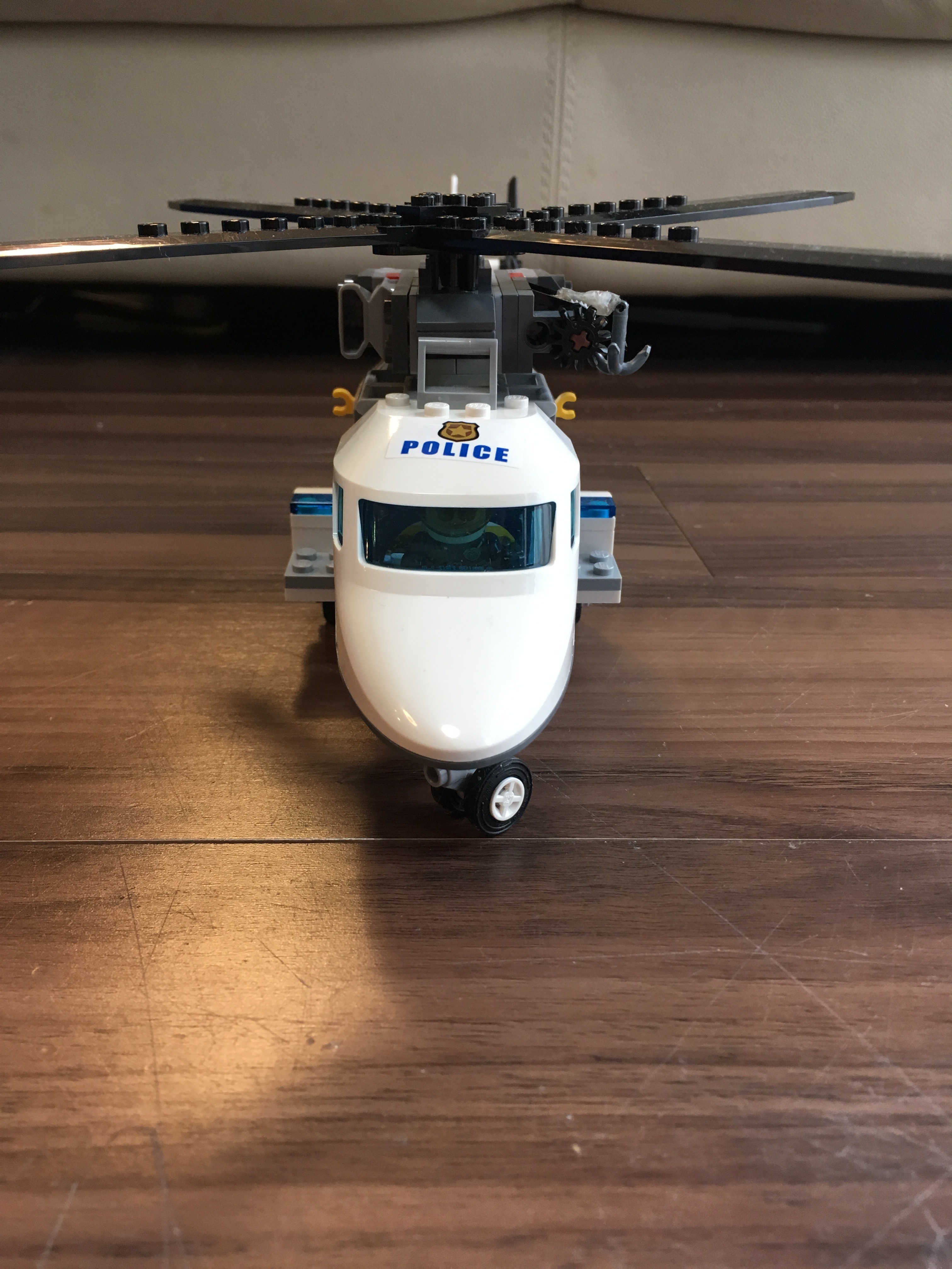 レゴシティー「ポリスヘリコプターとポリスカー」（LEGO CITY 60138