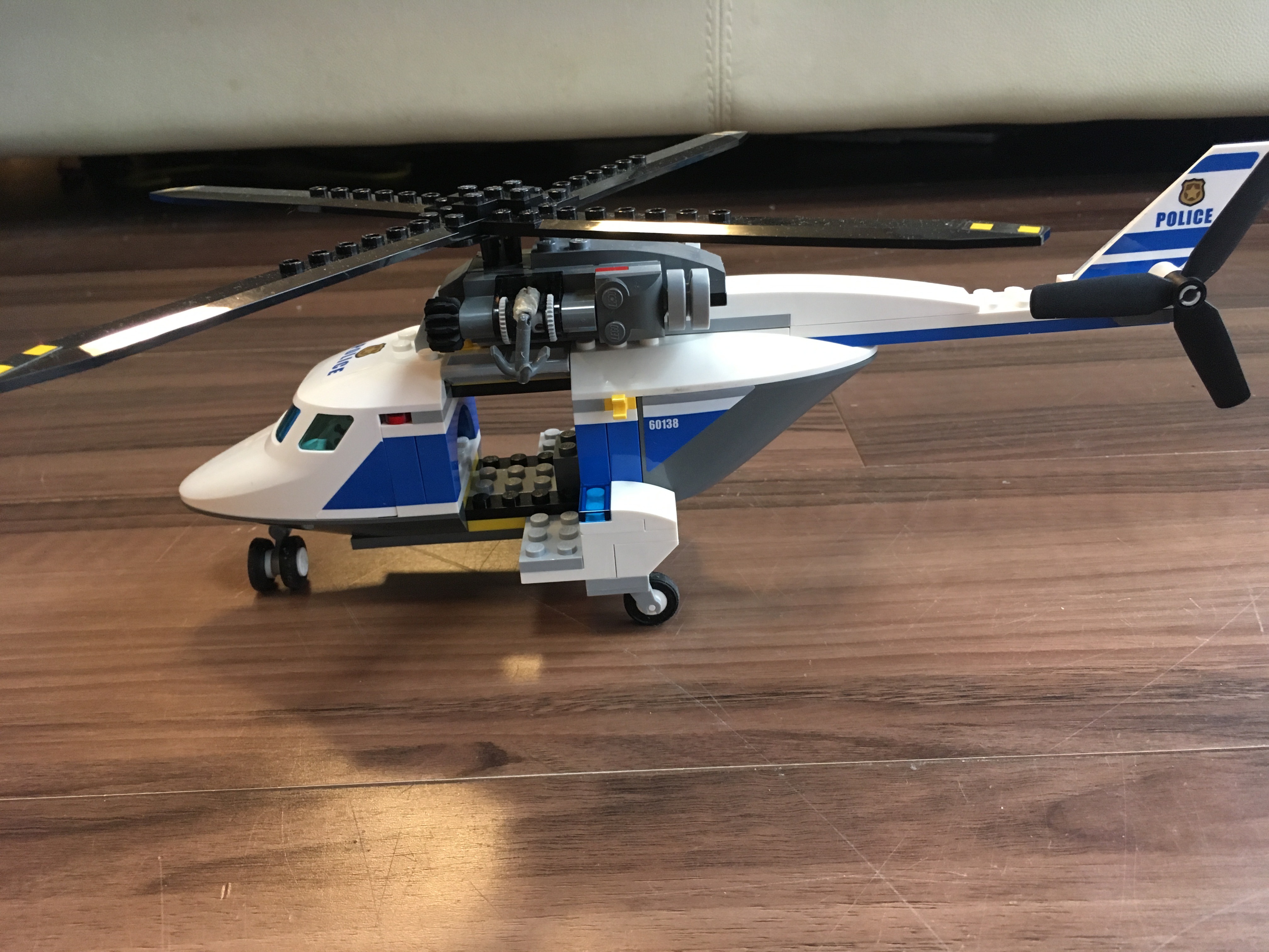 ぴぴちゃんページ⭐︎ レゴシティー「ポリスヘリコプターとポリスカー」（LEGO CITY 60138